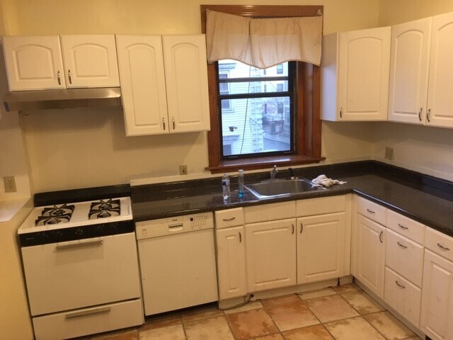 Building Photo - 369 Centre St Unit #2