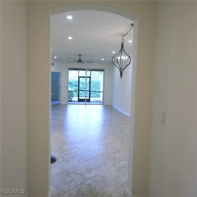 Photo - 1980 Wellington St