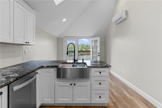 Photo - 376 Arnolds Neck Dr