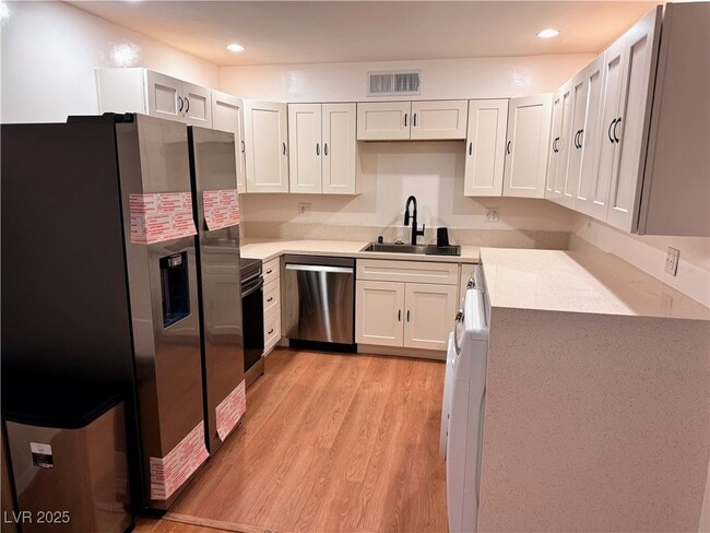 Photo - 350 E Desert Inn Rd Unidad D102