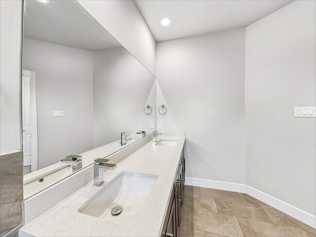 Photo - 10534 Executive Lake Dr