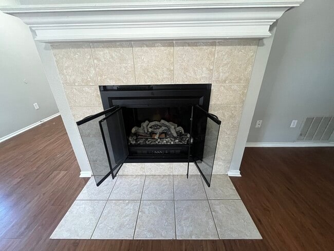 Photo - This beautiful Corner lot home ! 4 bedroom 2 bath in Mansfield ISD