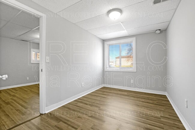 Photo - 706 Roselane St