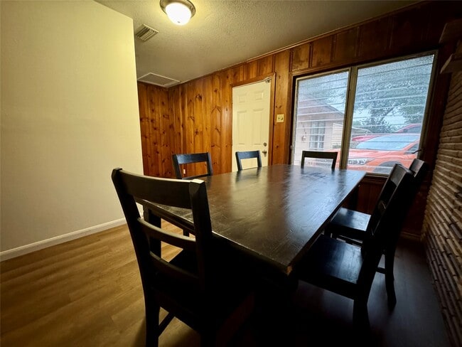 Photo - 4039 Erby St