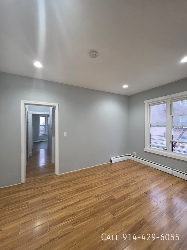 Building Photo - 8 Garfield St