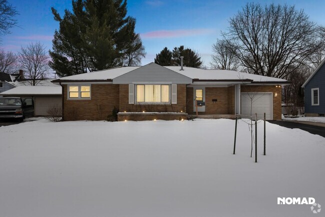 Building Photo - Charming 2BR House in West Branch