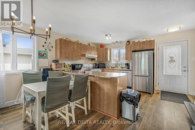 Photo - 786 Lawrence St