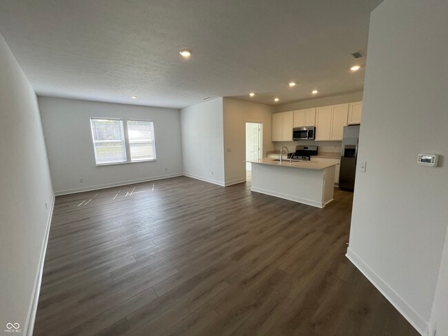 437 Monarch Ln