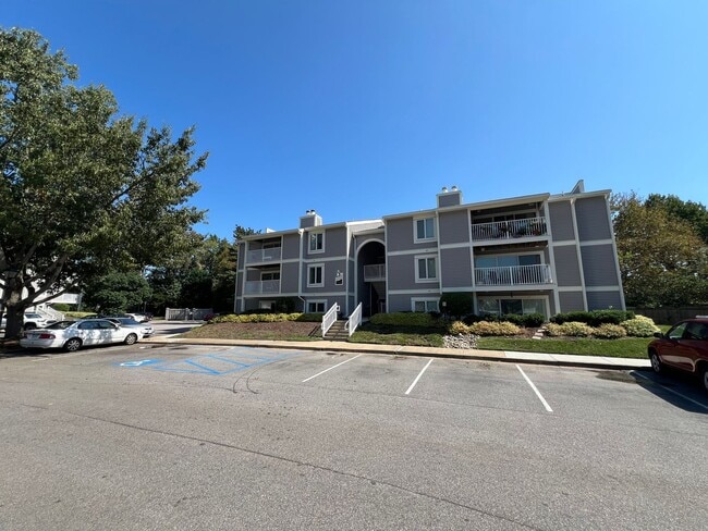 Building Photo - 2 Bedroom 2 Bath Condo on 2nd Floor