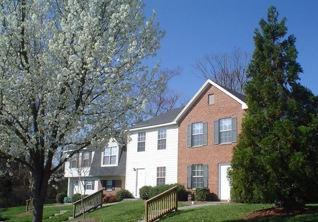 Laurel Bluff Apartments and Townhomes - Laurel Bluff Apartments and Townhomes