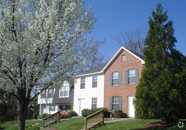 Building Photo - Laurel Bluff Apartments and Townhomes