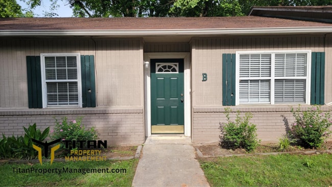 Building Photo - 2 bed/2 bath Apartment Unit 2010 Watts Rd. Apt B