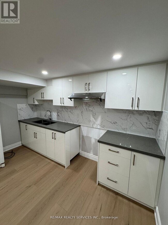 Photo - 41 MacLaren Ave