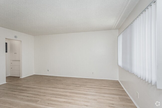 1 habitación, 1 baño - 600 pies cuadrados - Sala de estar - 768 Gaviota Ave.