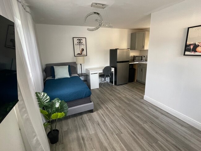 Photo - 1495 SW 28th Ave Apartment Unit B