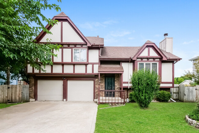 Spacious 4-Bedroom Home - Spacious 4-Bedroom Home