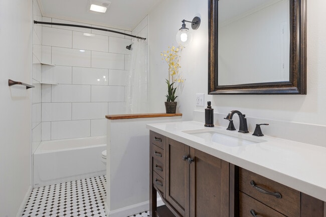 Photo - 225 Aurore Ave