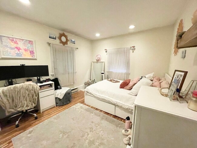 Photo - 378 E 8th St Unidad F