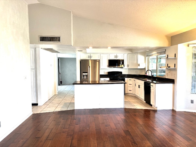 Photo - 15609 N 55th St