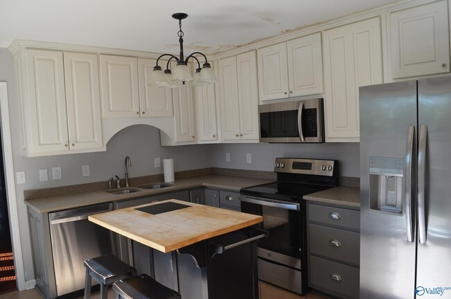 Photo - 2136 Eastbrook SE