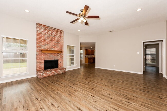 Photo - 105 Princeton Cir