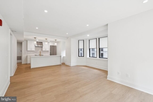 Building Photo - 135 S 19th St Unit 302 Rental