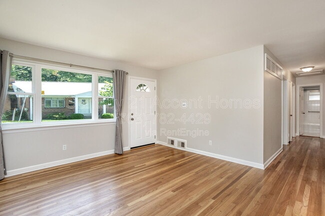 Photo - 3233 Holly Hill Dr