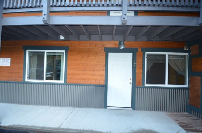 Building Photo - Unfurnished, 10 minutes from Downtown Breck! Rental