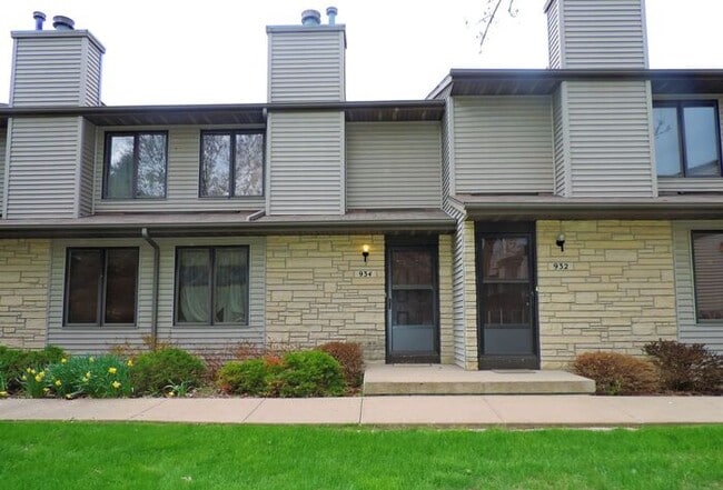 Building Photo - $1,450 | 2 Bedroom, 1 Bathroom Condo | Pet Friendly* | Available for an August 1, 2026 Move In