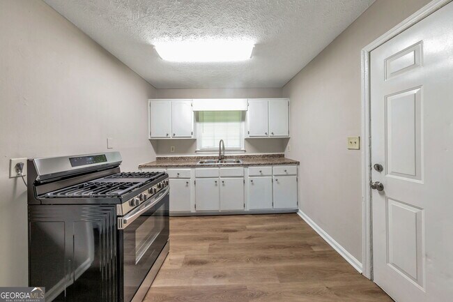 Photo - 118 Victor Cir NW