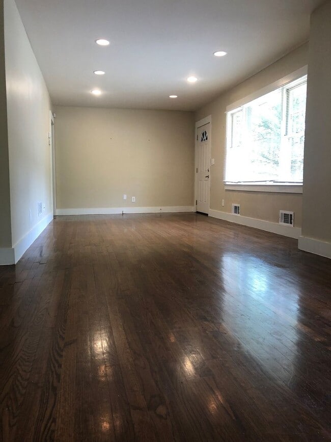 Photo - 3 Bed 2 Bath in Atlanta!
