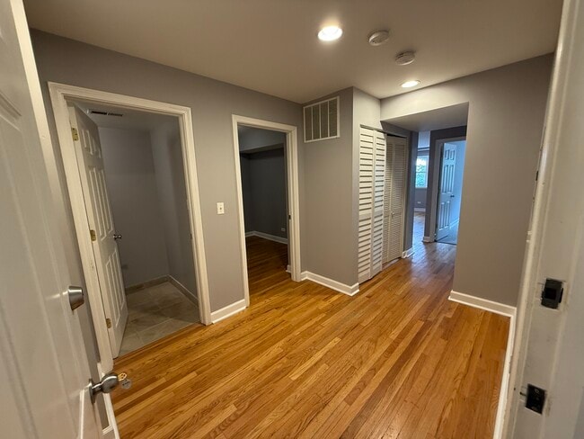Photo - 6954 N Greenview Ave