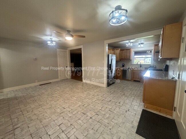 Photo - 717 NW 6th St