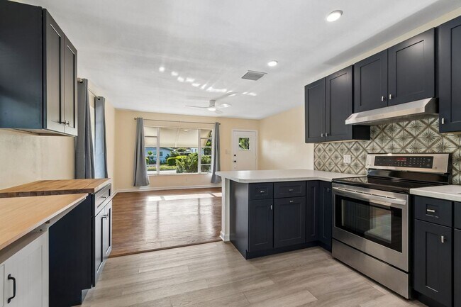 Photo - 1101 27th St N