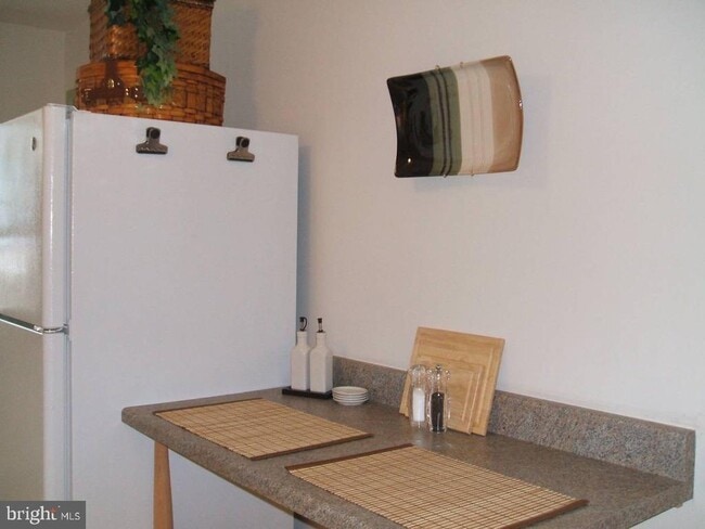 Photo - 401 W Walnut St Unit BLDG #2 REAR- APT 2
