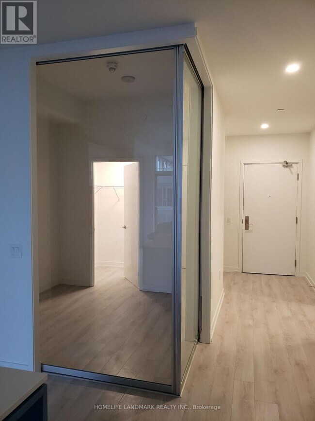 Photo - 33 Helendale Ave Unité 420