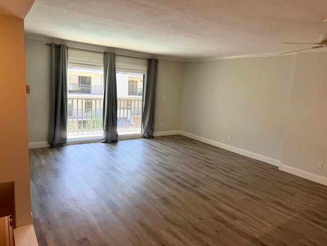 Spacious upper-level living area - 105 4th Ave NE Unit 206