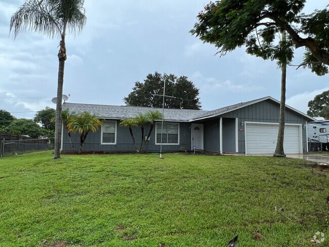 Building Photo - 3/2 Pool House Near Crosstown