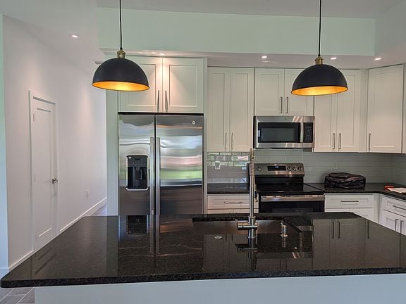 Photo - 654 Main St Unidad 100