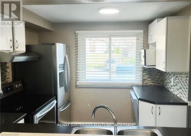 Photo - 50 Lakeshore Rd