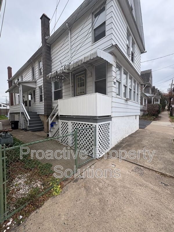 Photo - 461 Madison St