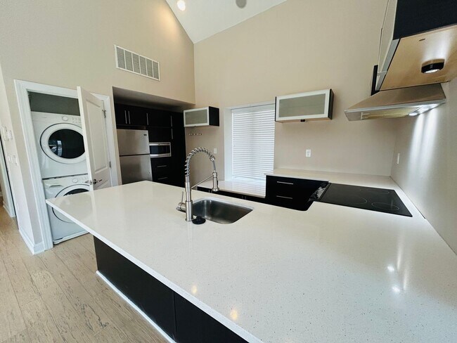 Photo - 4525 Fleming St