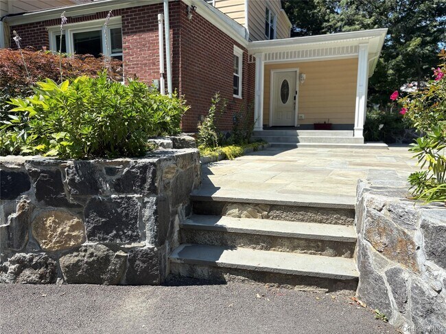 Building Photo - 193 Chappaqua Rd Rental