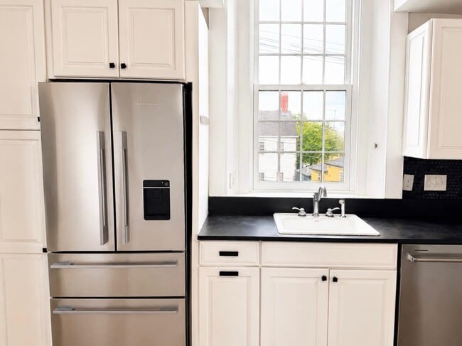 348 Maplewood Ave Unit 4