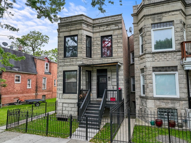 Photo - 614 N Troy St