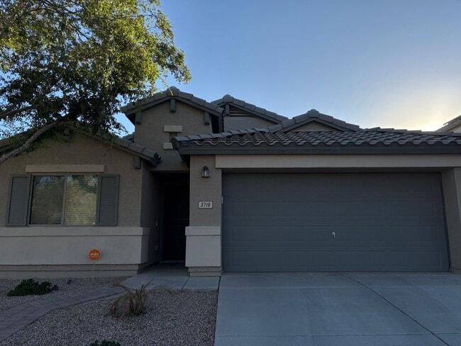 Building Photo - Beautiful 4-bed SFH in Tolleson Rental