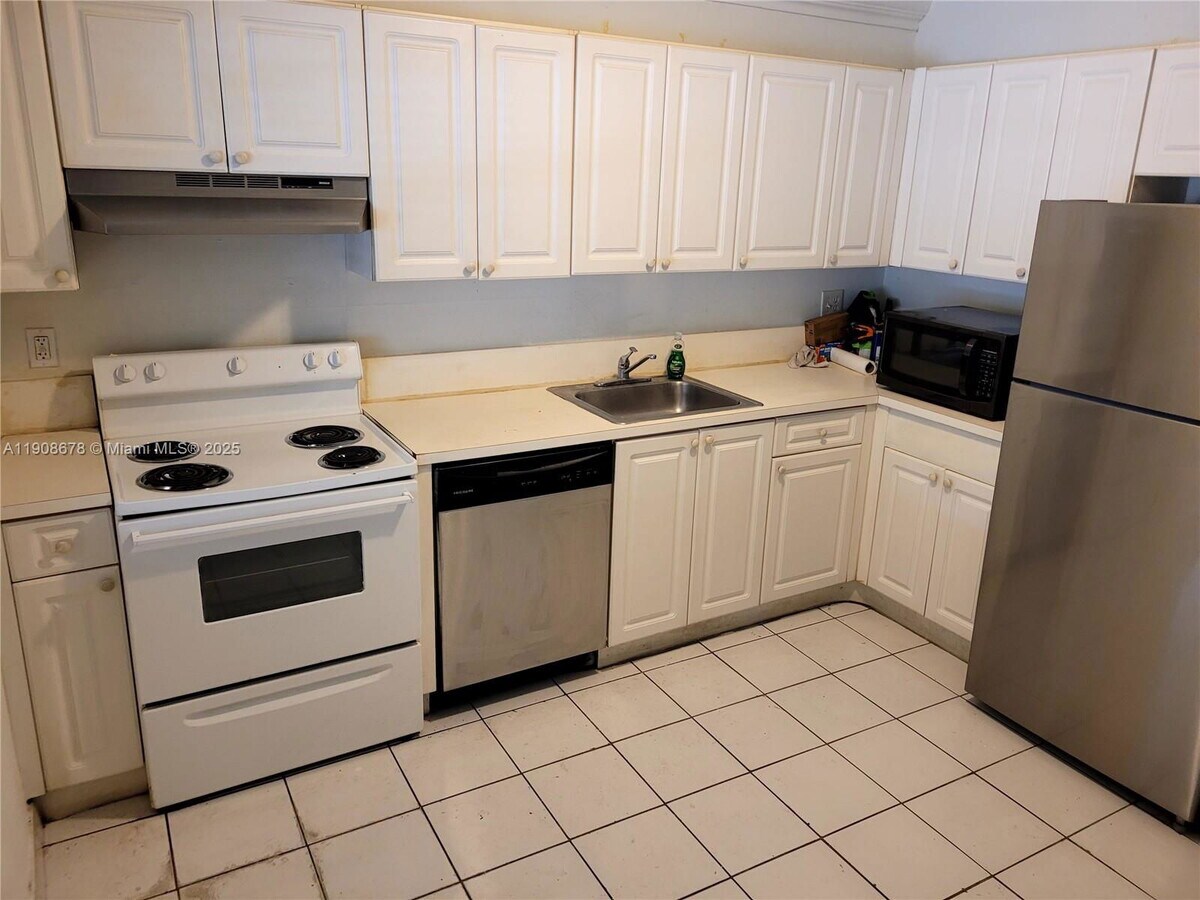 Photo - 5100 SW 41st St Unit 114