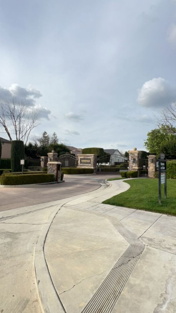 Photo - 714 W Riviera Ln