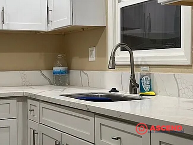 Photo - Adorable 4 Bedroom Bungalow!