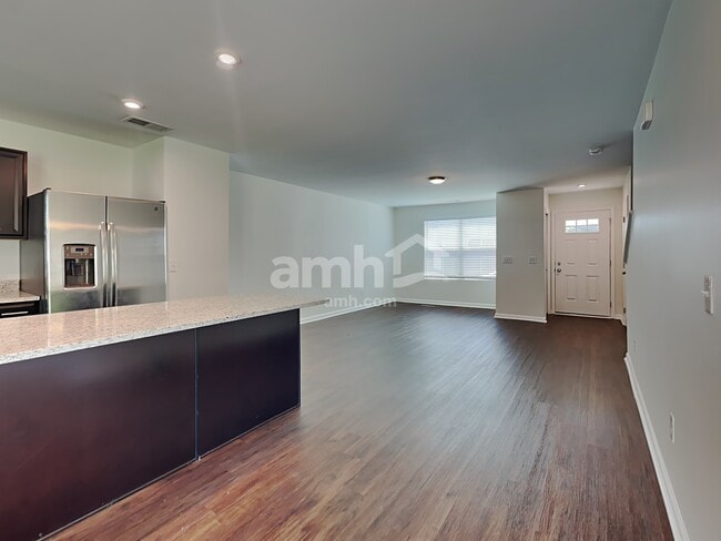Photo - 204 Castlebrook Dr